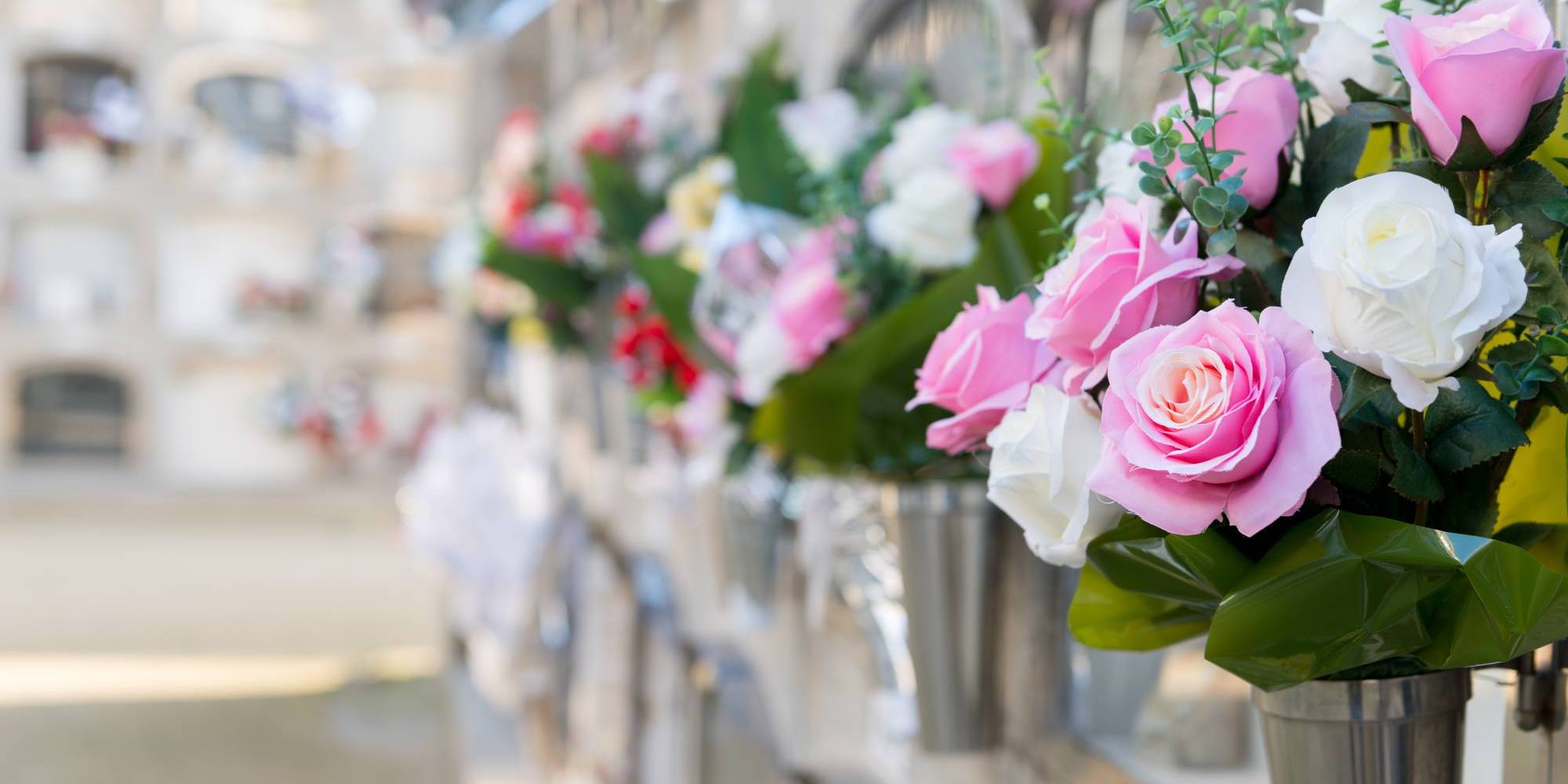 Detail of a bouquet of flowers in a cemetery